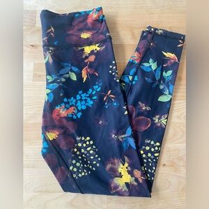 Lolë Black Floral Capris Leggings Size Medium